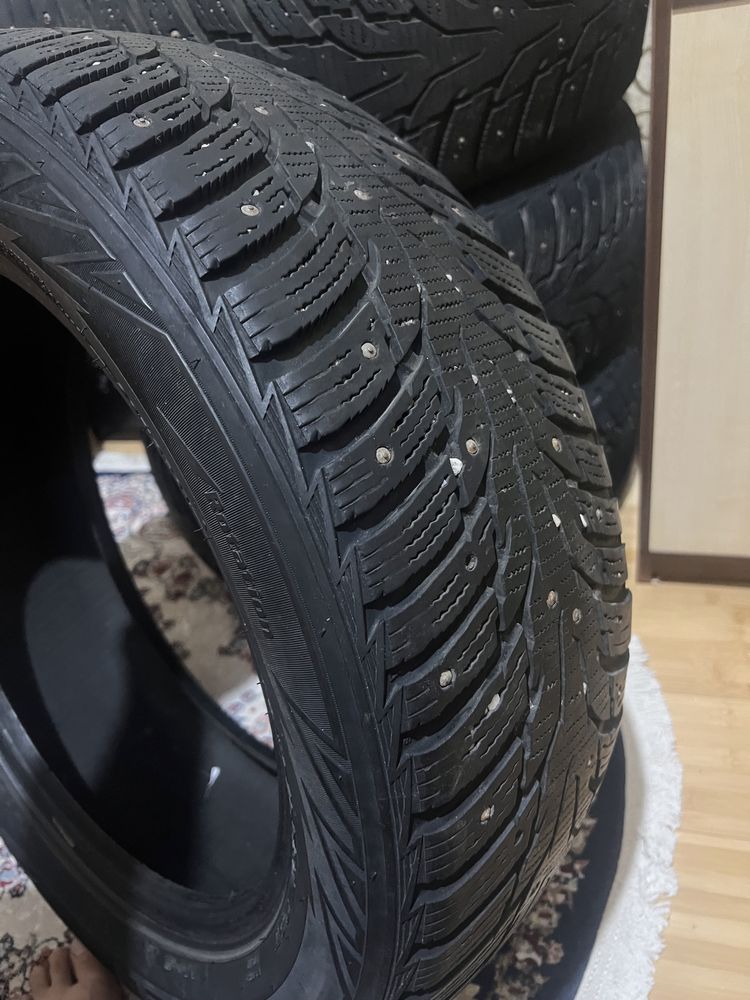 Зимние шипованные шины на 215/55/17R NEXEN (корейского производства)