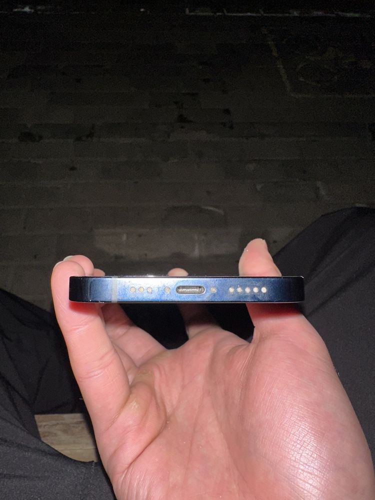 iphone 12.