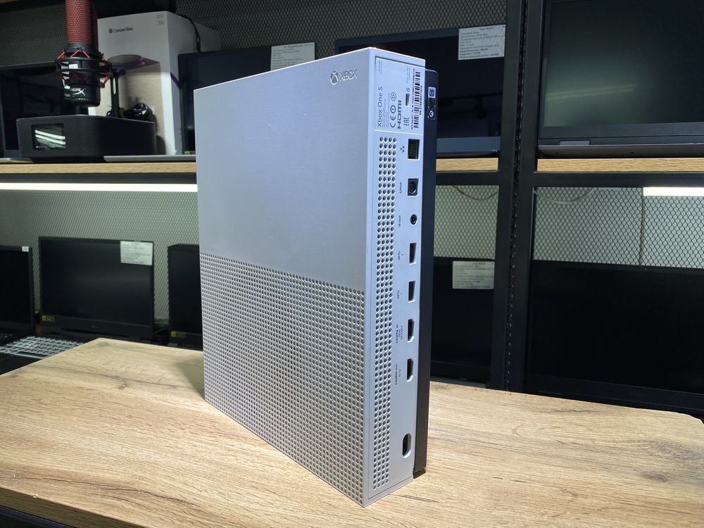 Игровая приставка XBOX One S, 1 TB, 1 джойстик, 10399/А10