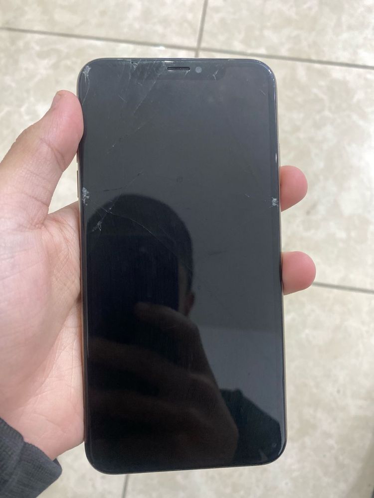 Продам iPhone XS Max