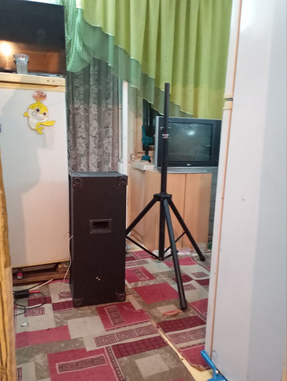 Стойки для колонок