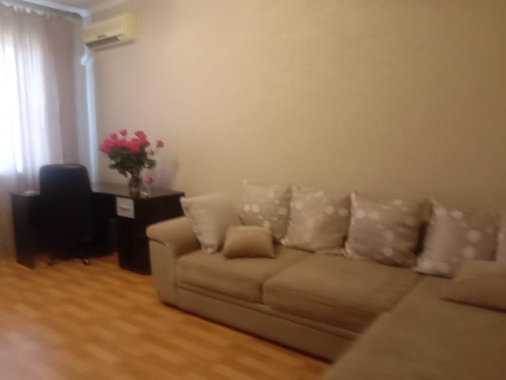 Продам мебель диван, люстру, стол и шкафы