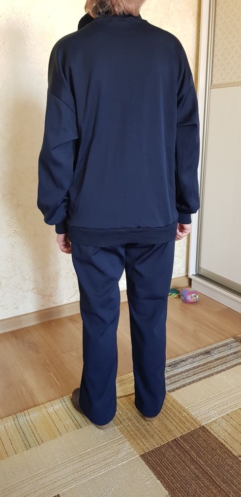 Женский спортивный костюм