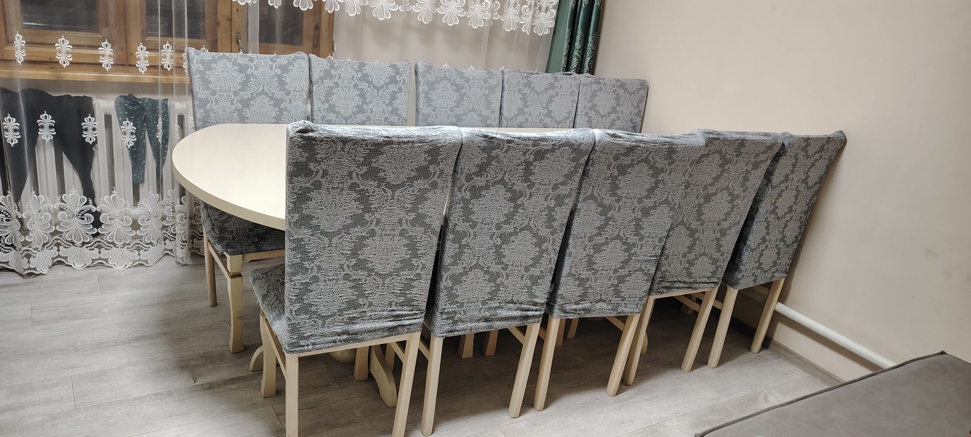Продам стол для гостиной "куриные ножки" называется