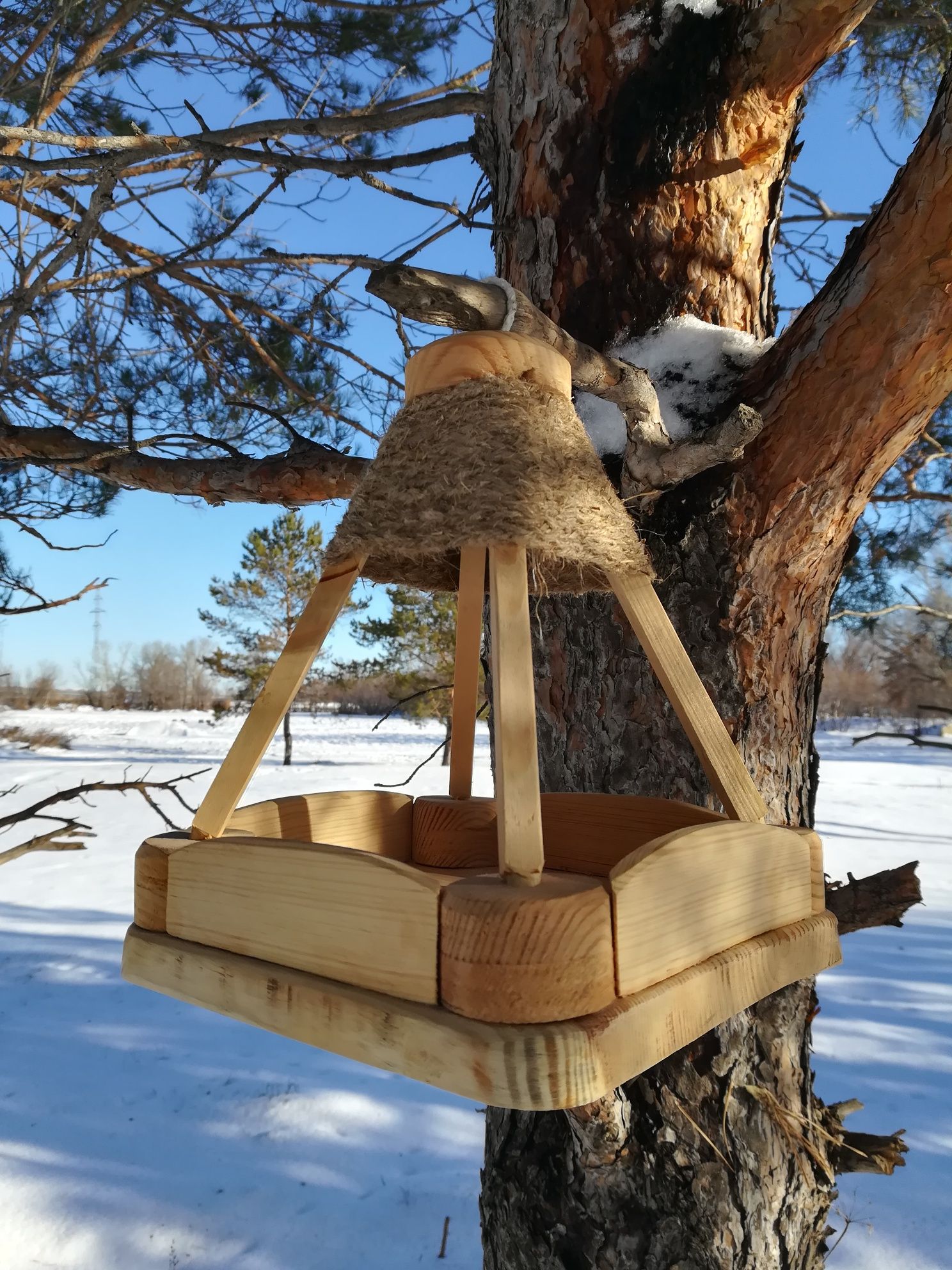 Кормушки ,скворечники  для птиц и белок