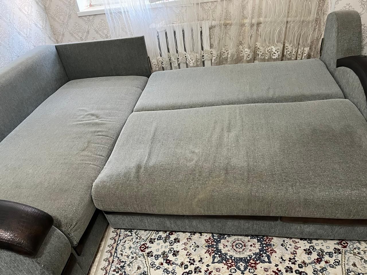 Продам диван и парты