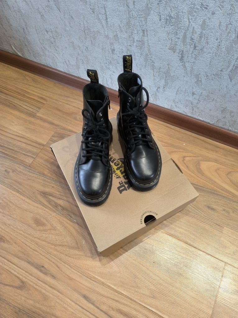 Продам ботинки Dr. Martens, б/у, размер 35, 40000