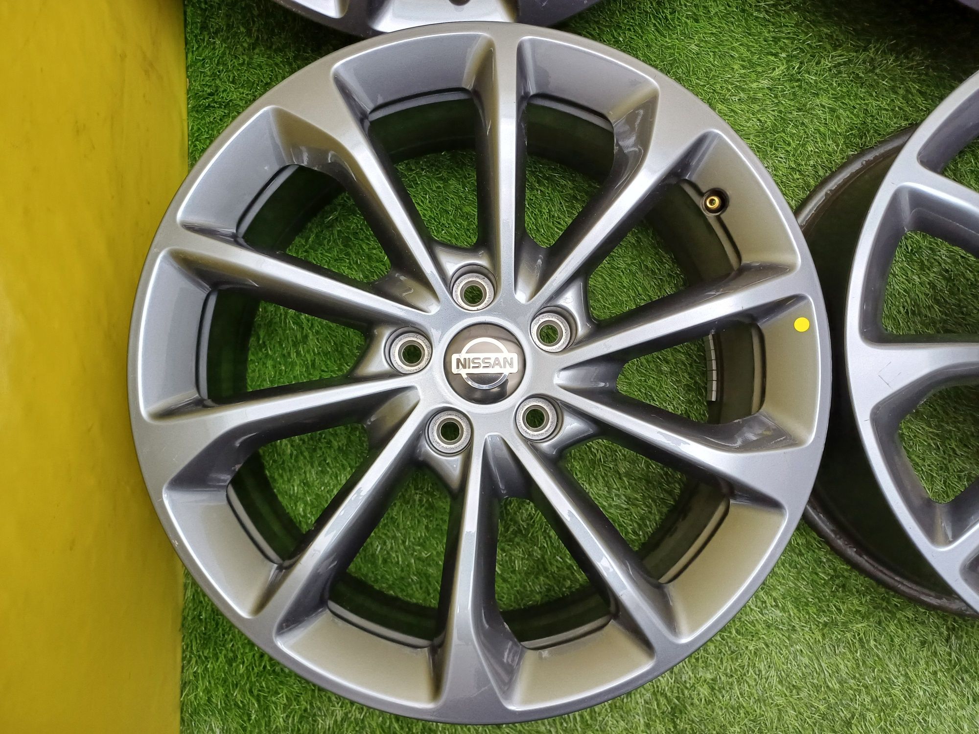 Диски R18 5×114.3 на Nissan и другие.