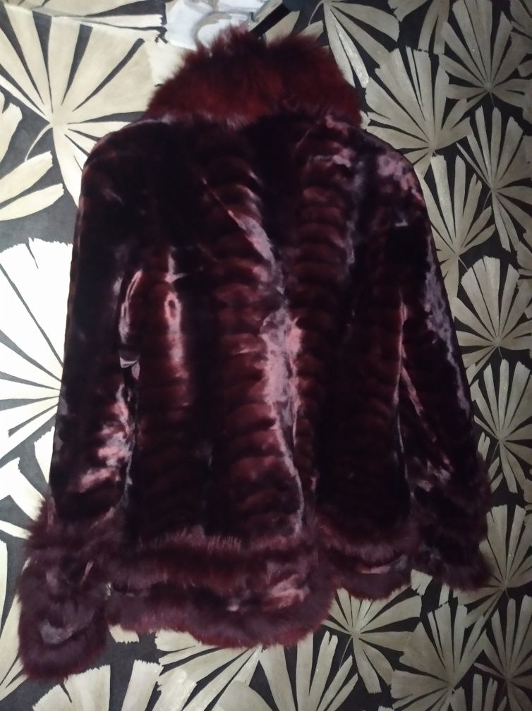 Продам 2  шубы женские.  48 - 50