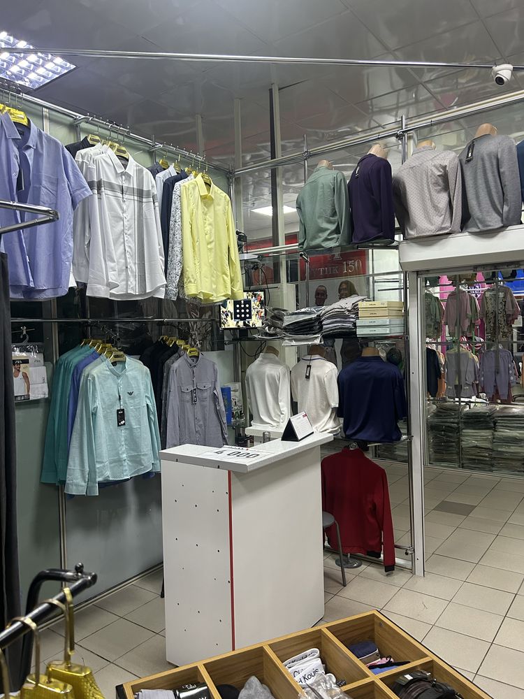 Срочно продам бутик, находится в артеме, на 3 этаже.