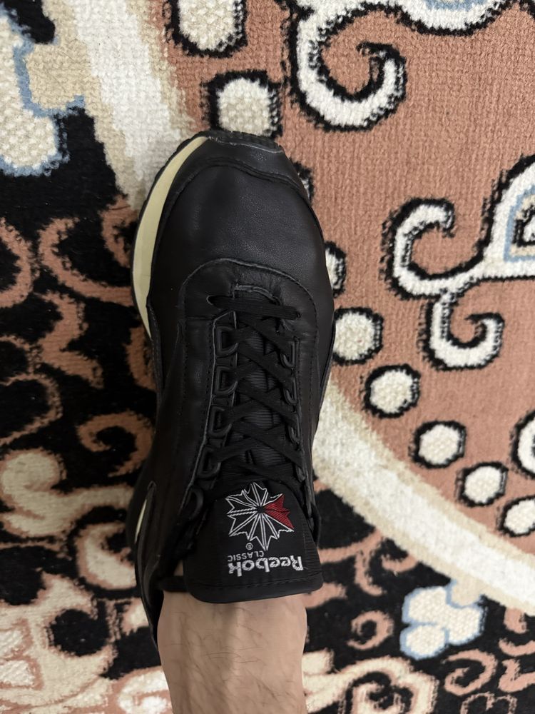 Продам кроссовки Reebok classic