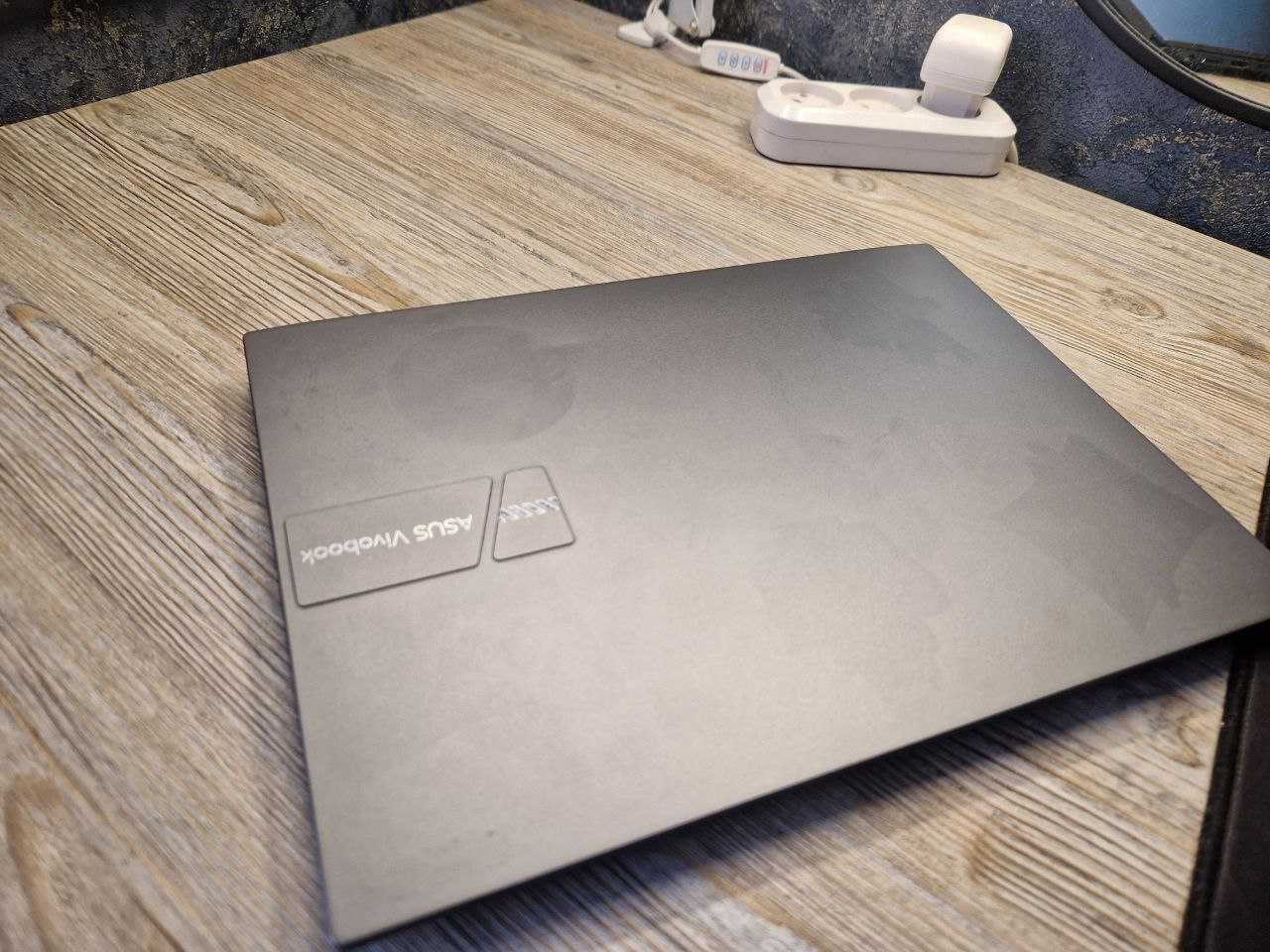 Asus Ультрабук OLED шикарный дисплей