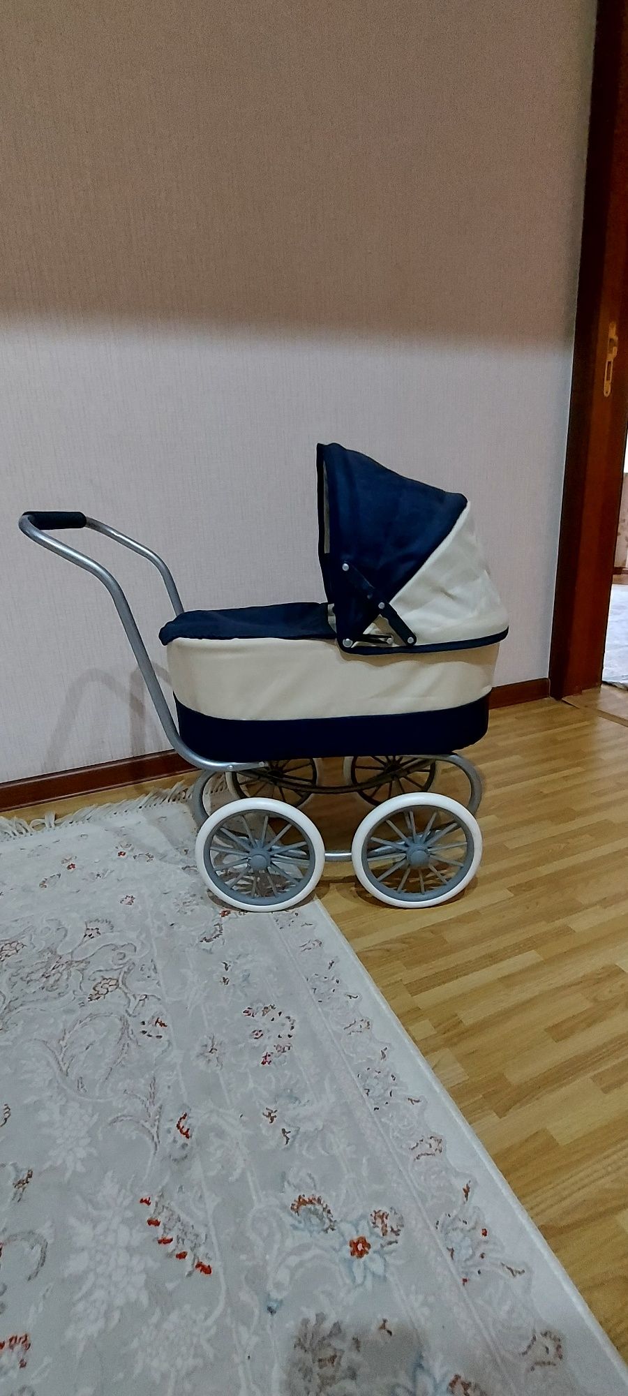 Коляска для куклы