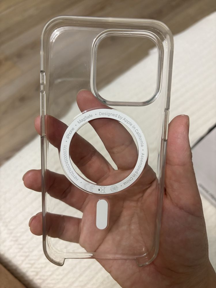 Продам magsafe оригинальный чехол на айфон 15 про