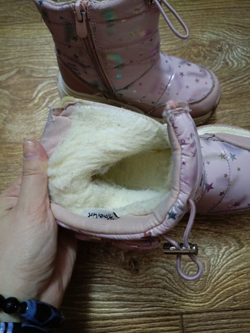 Продам детские зимние сапоги на девочку