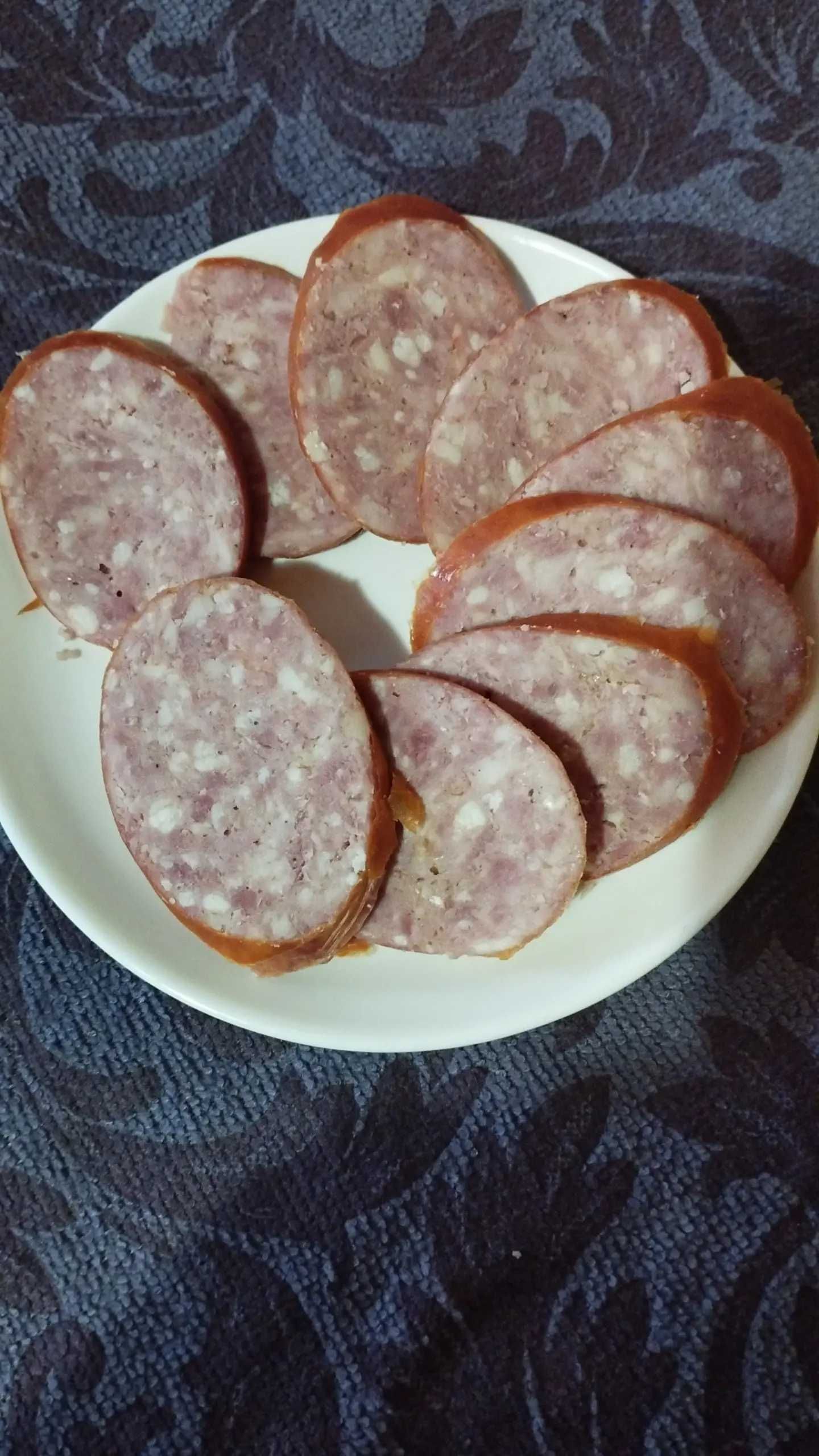 Копчённый колбаса, варёный и копчённый курдюк