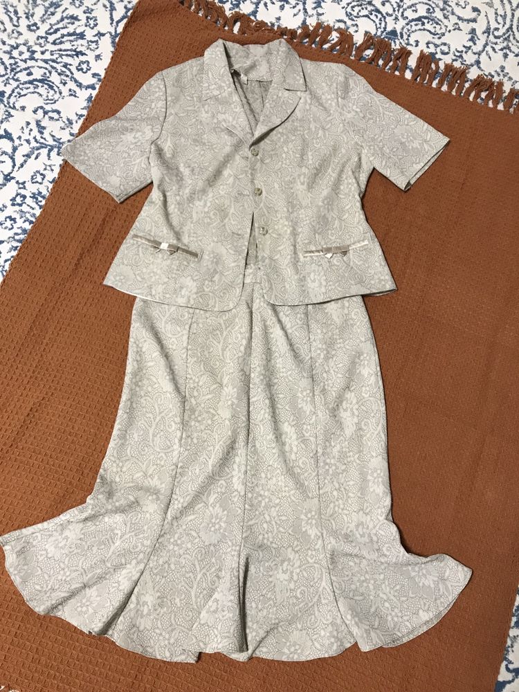 Продам женский костюм и платье