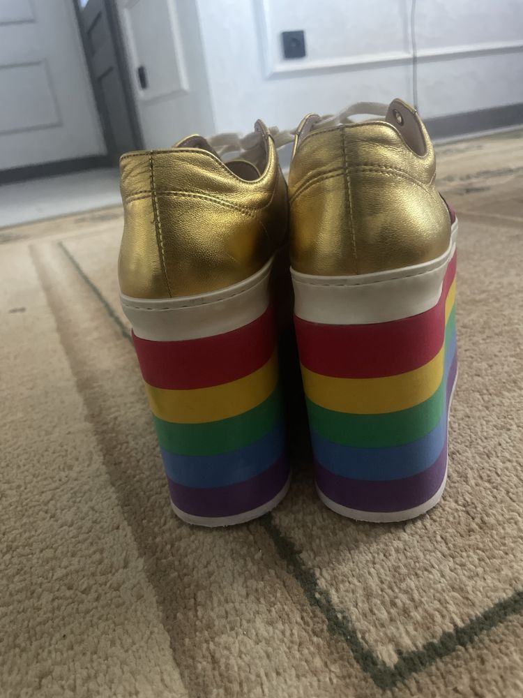 Gucci обув с договорный