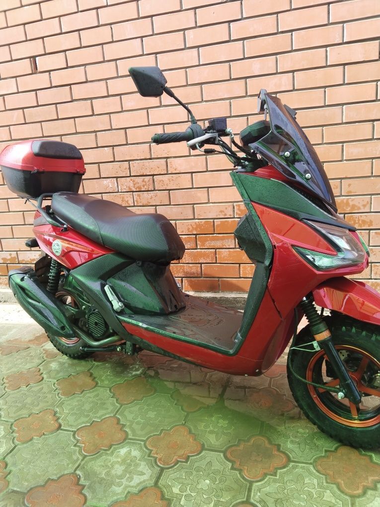 Скутер  мотоцикл