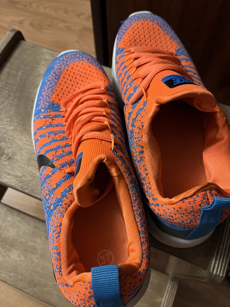 Почти новые кроссовки Nike 36-36,5 размер