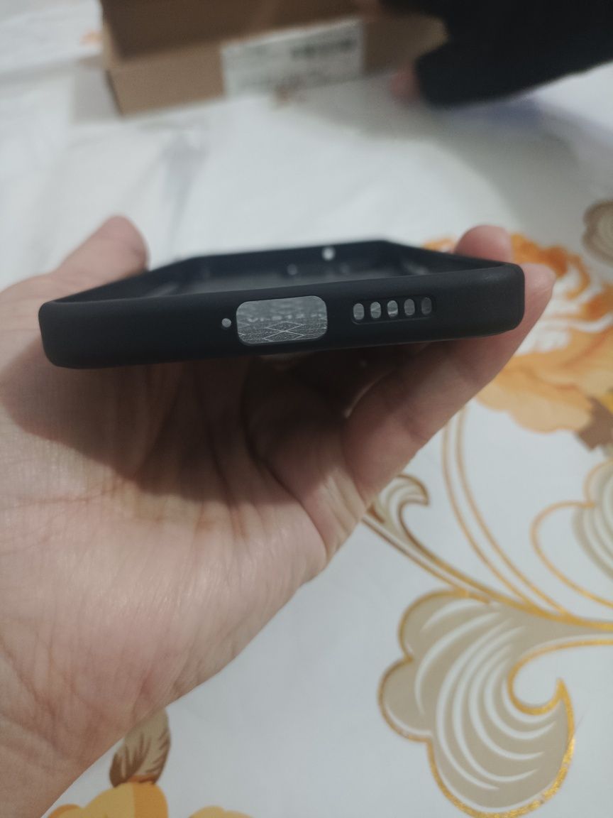 Чехолы для айфон 11 pro max,  и для телефона Vivo S12