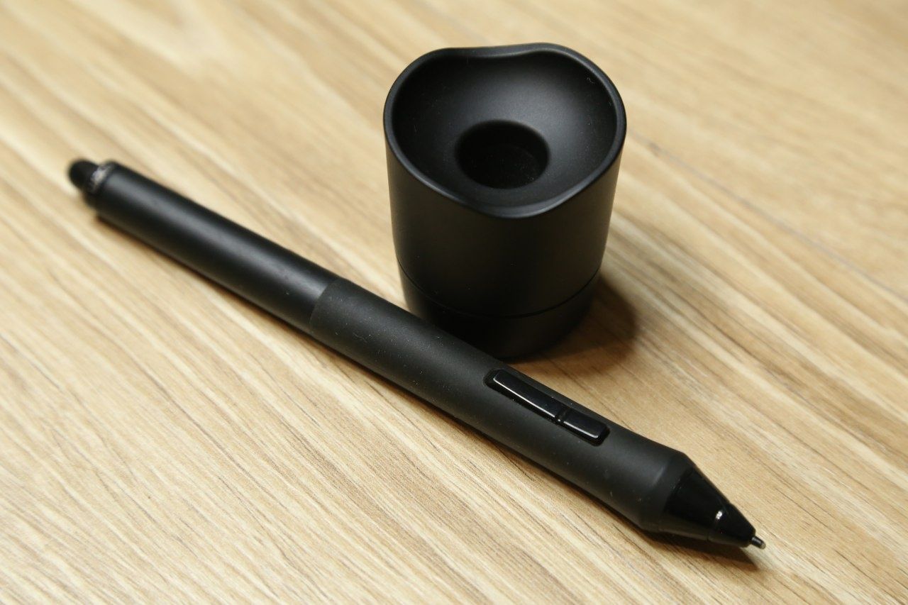 Wacom Intuos Pro Pen and Touch M.
