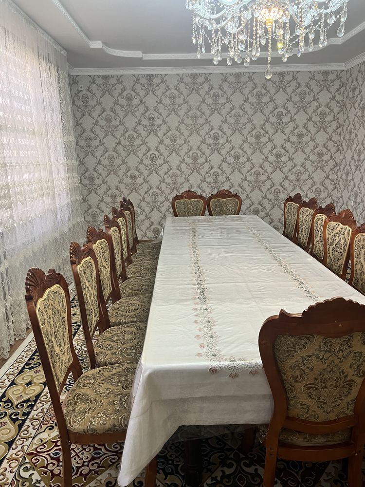 Продам стол стулья состояние хорошая..звонить на ватсап