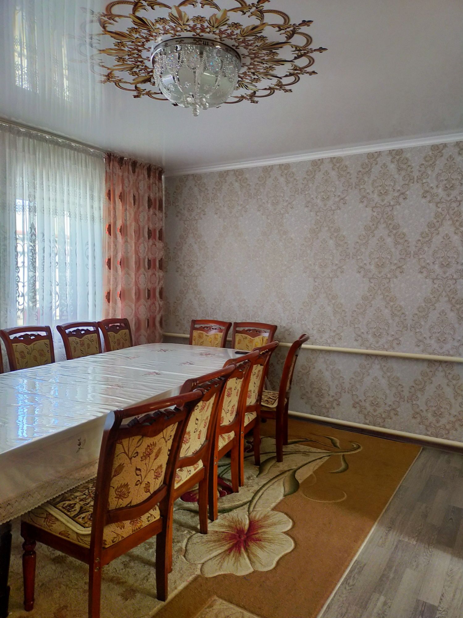 Сарыкемерде орталықта Сапаралиев көшесі 42 үй барлық жағдайы жасалған