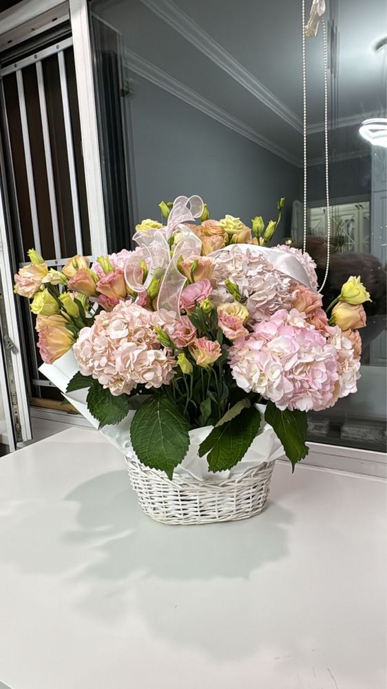 Корзина из  цветов срочно продаю