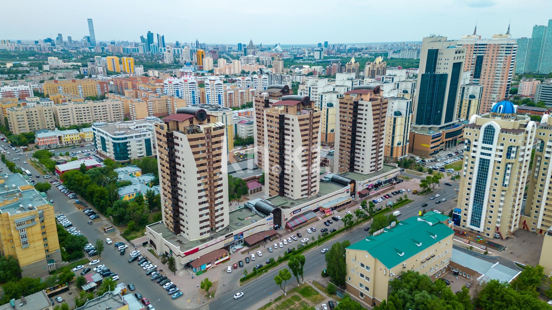 Продам 2 ком ЖК Шапагат Нуры ," Золотой Квадрат "