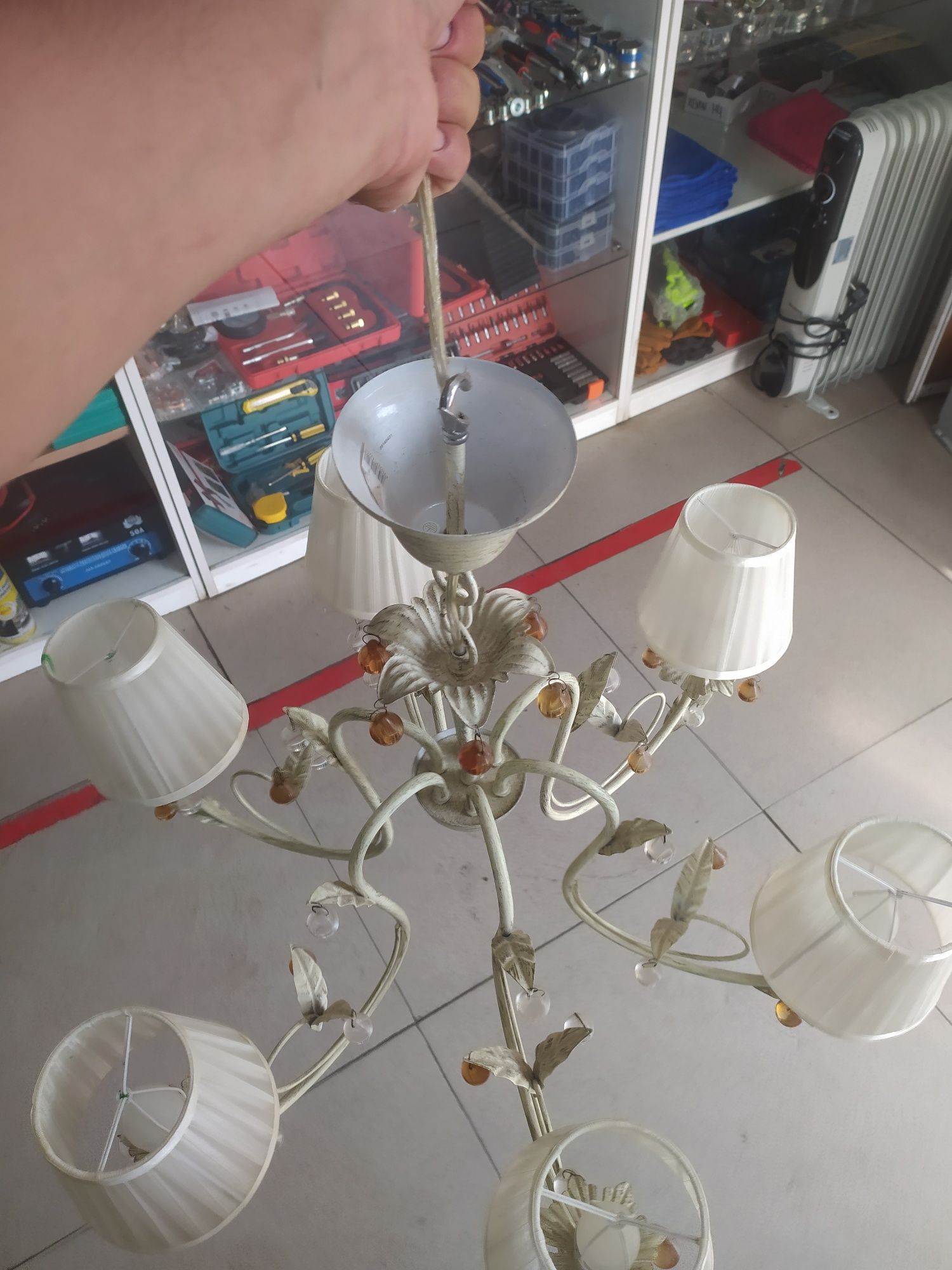 Продам люстру ..