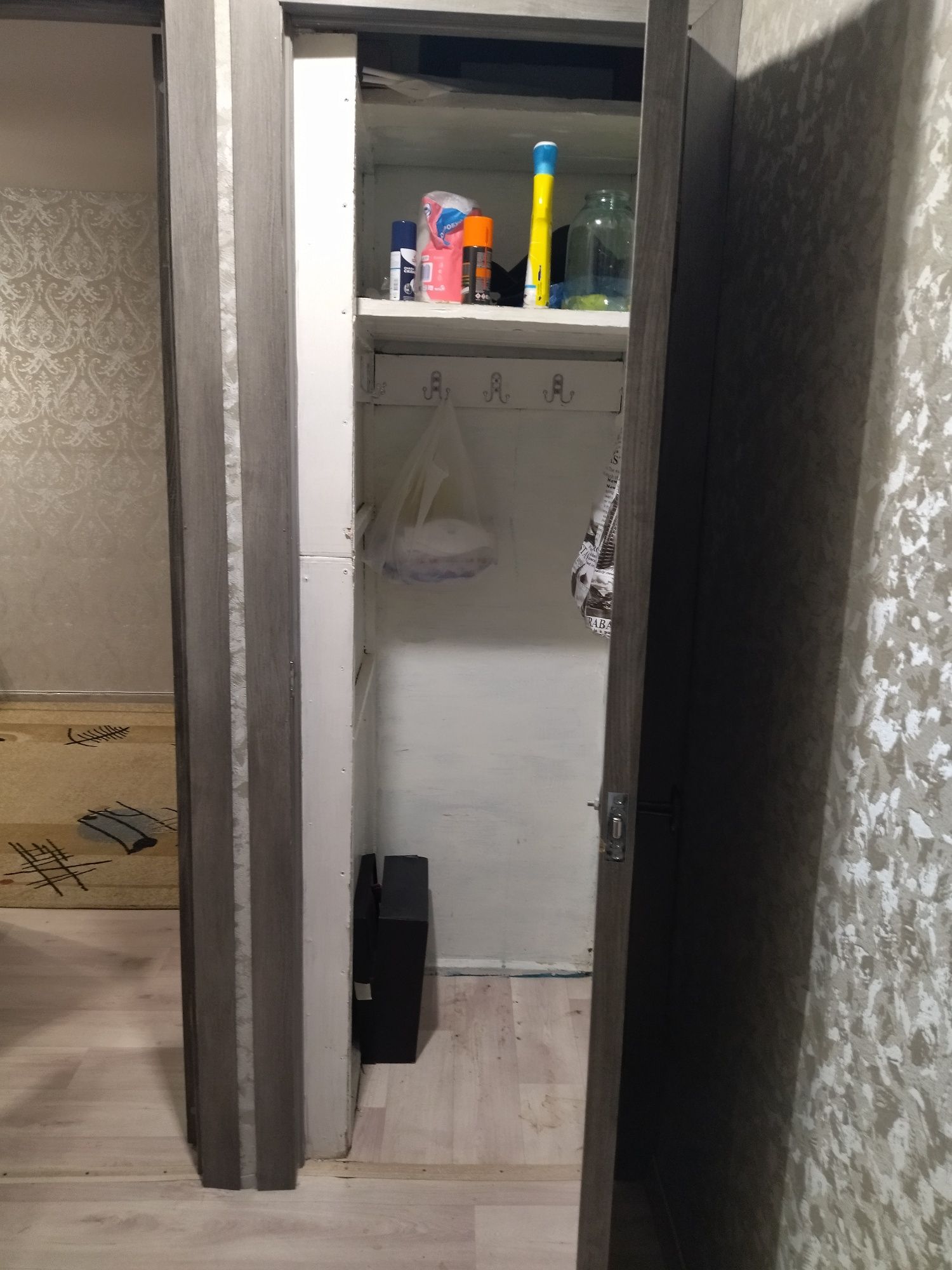 Продается 1-комнатная квартира в пятиэтажном кирпичном доме.