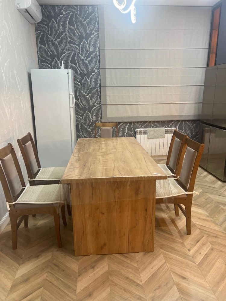 Продаю стол и 6 стульев – отличное состояние!