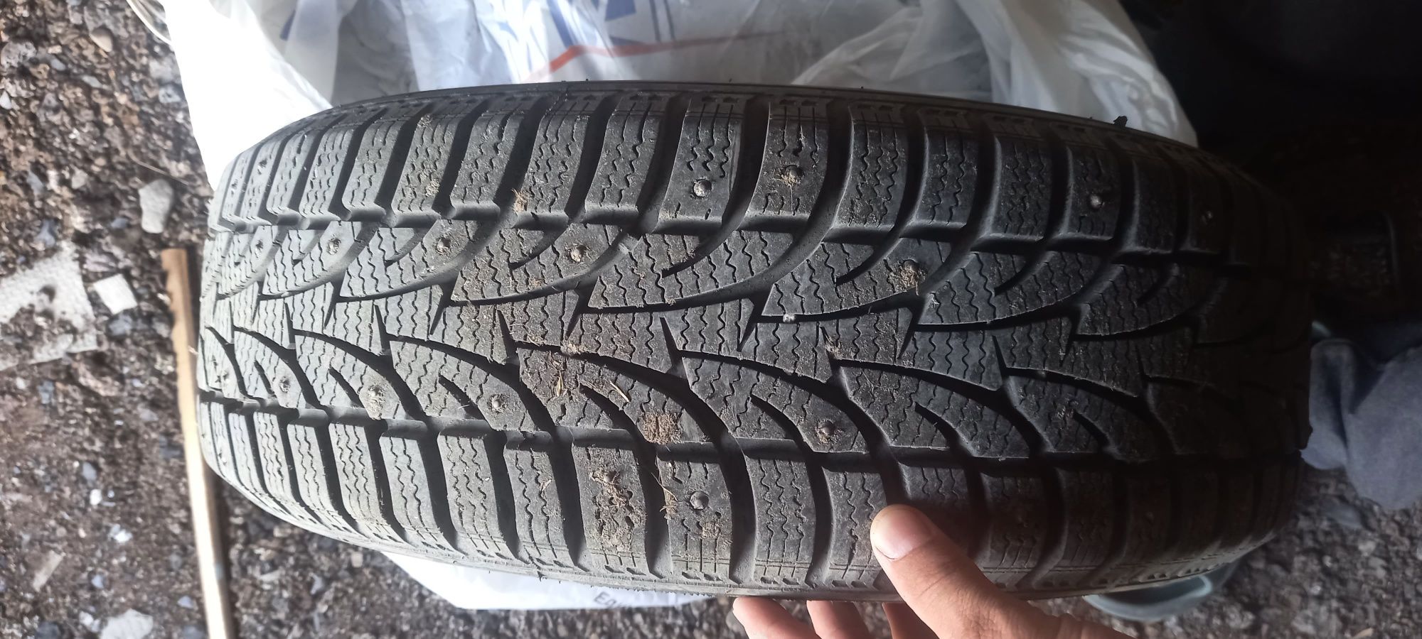 Продам зимние шины с дисками на 14