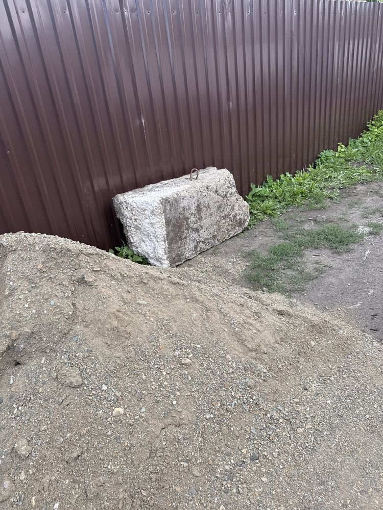 Бетоные блоки б/у