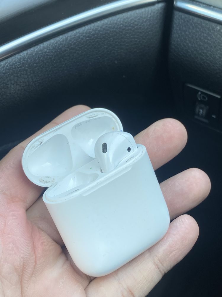 Оригинальные второй версии airpods