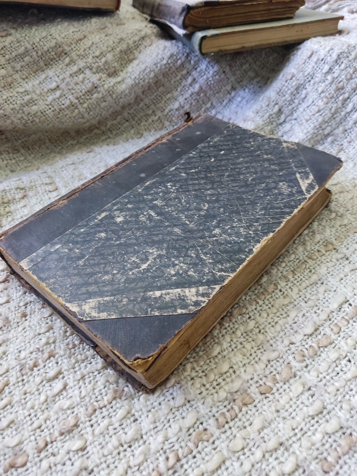 Книга Хирургия почек и мочеточников.С.П.Федоров,1925г.
