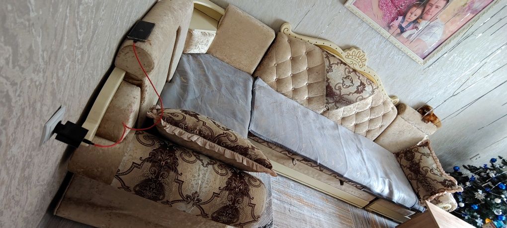 Диван раскладной в хорошем состоянии