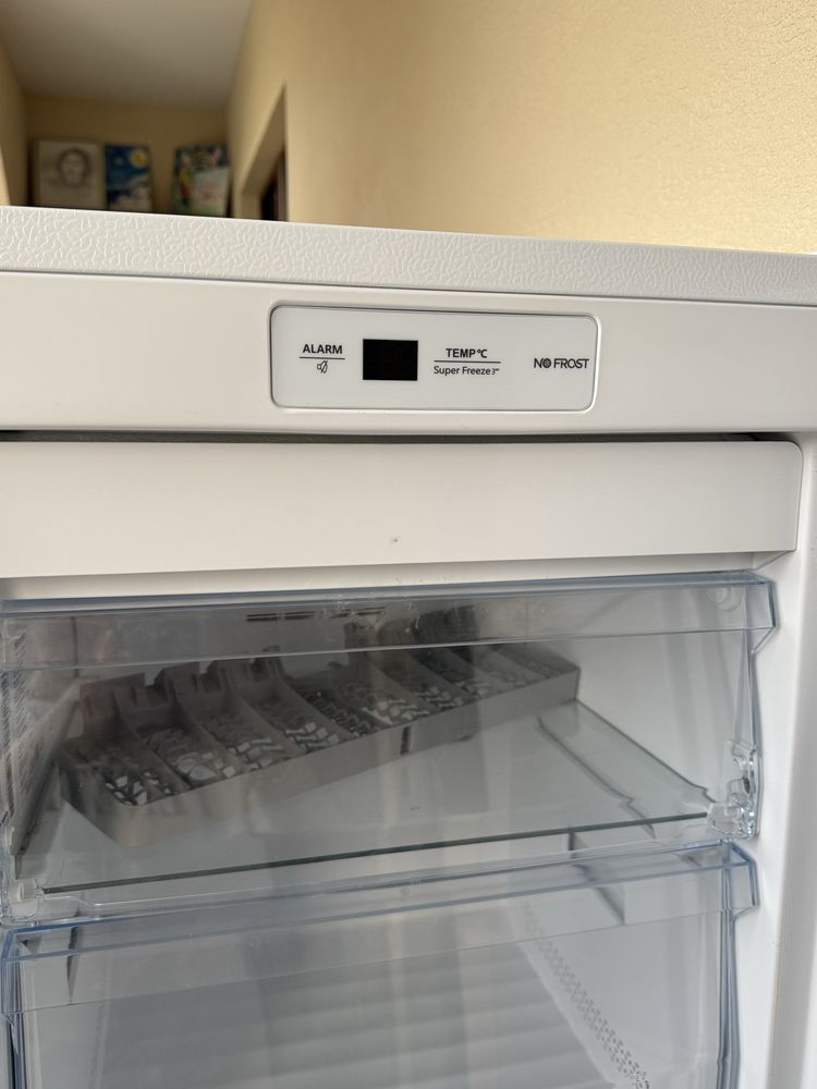 Продам морозильник Hisense