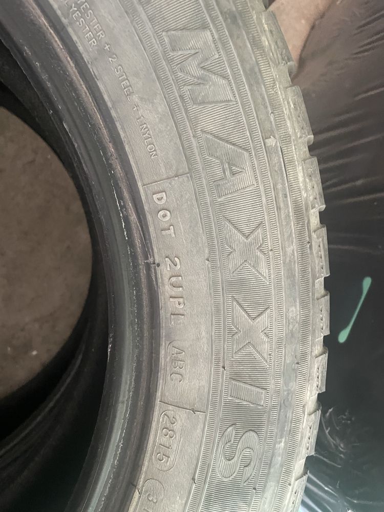 Продам зимнюю шипованную резину маxxis