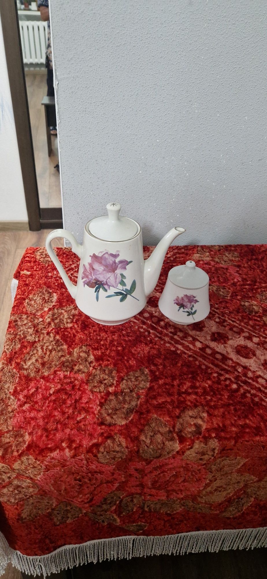Продам большой заврник и сахарница. Новые.