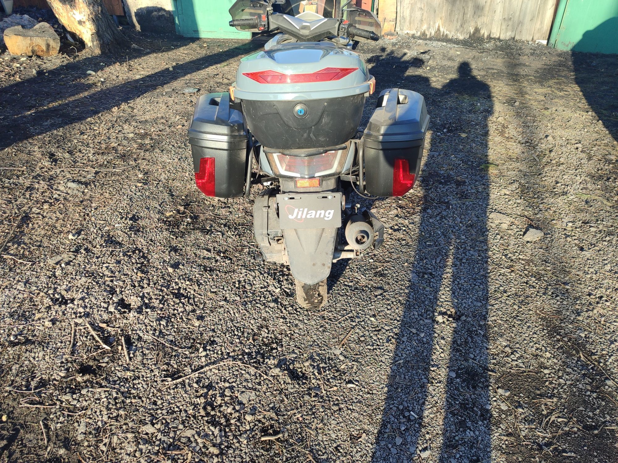 Продаю скутер m-max