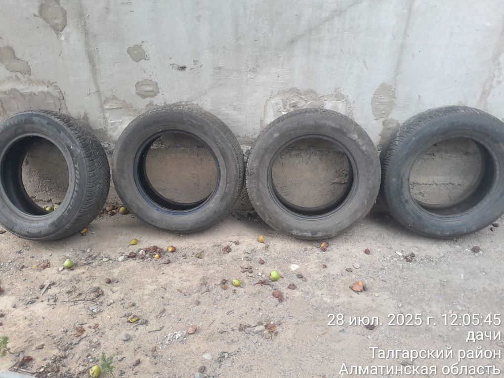 Продам комплект резина размера 235/65/17
