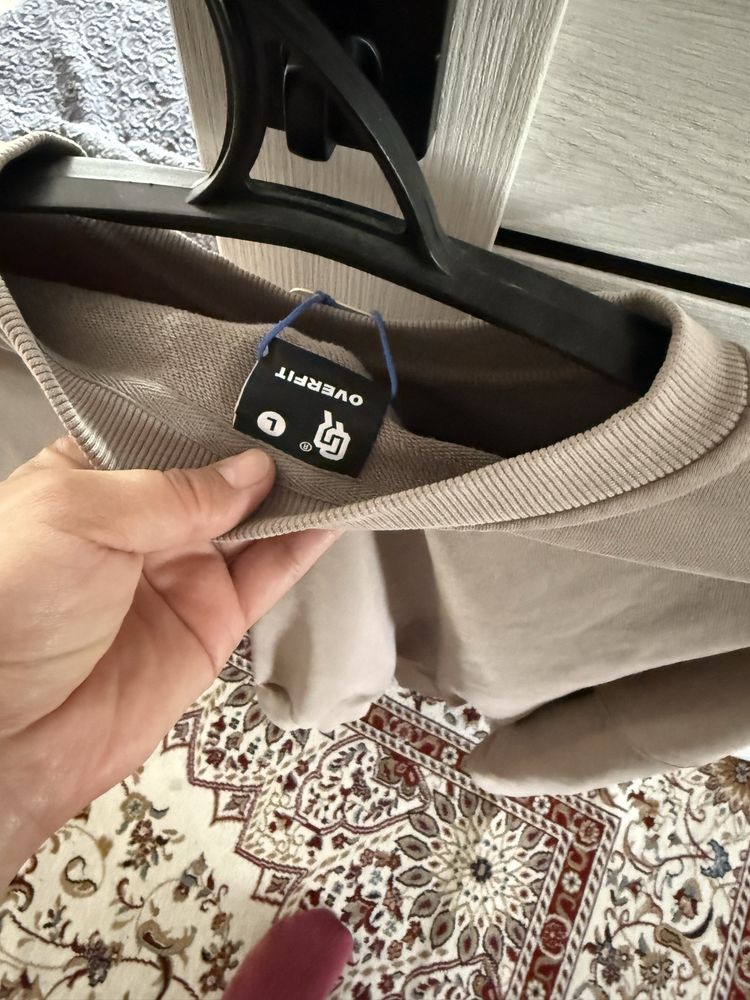 Срочно продам кофту от бренда QR