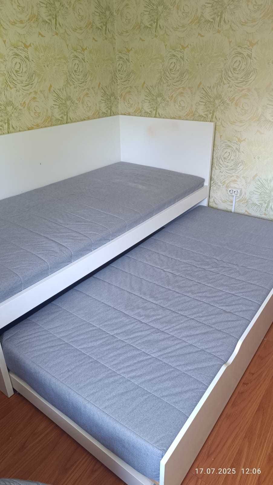 Продам кровать двухярусную IKEA.60000 тг торг