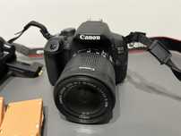Canon EOS 700D с объективом EF-S 18–55mm IS STM.