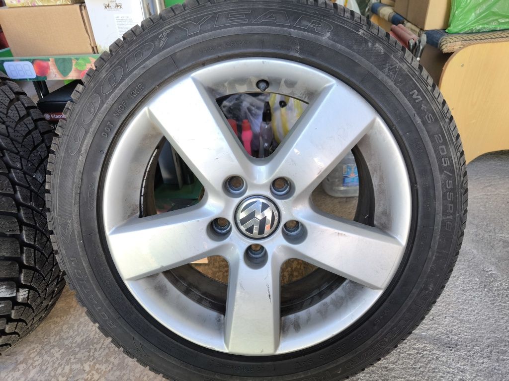 Пара легкосплавных дисков R16 с резиной Good Year 205/55 R16 M+S