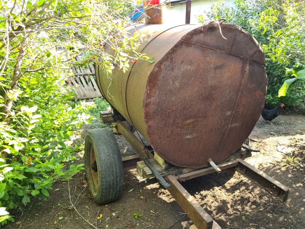 Продам тележки, водовозку дешево