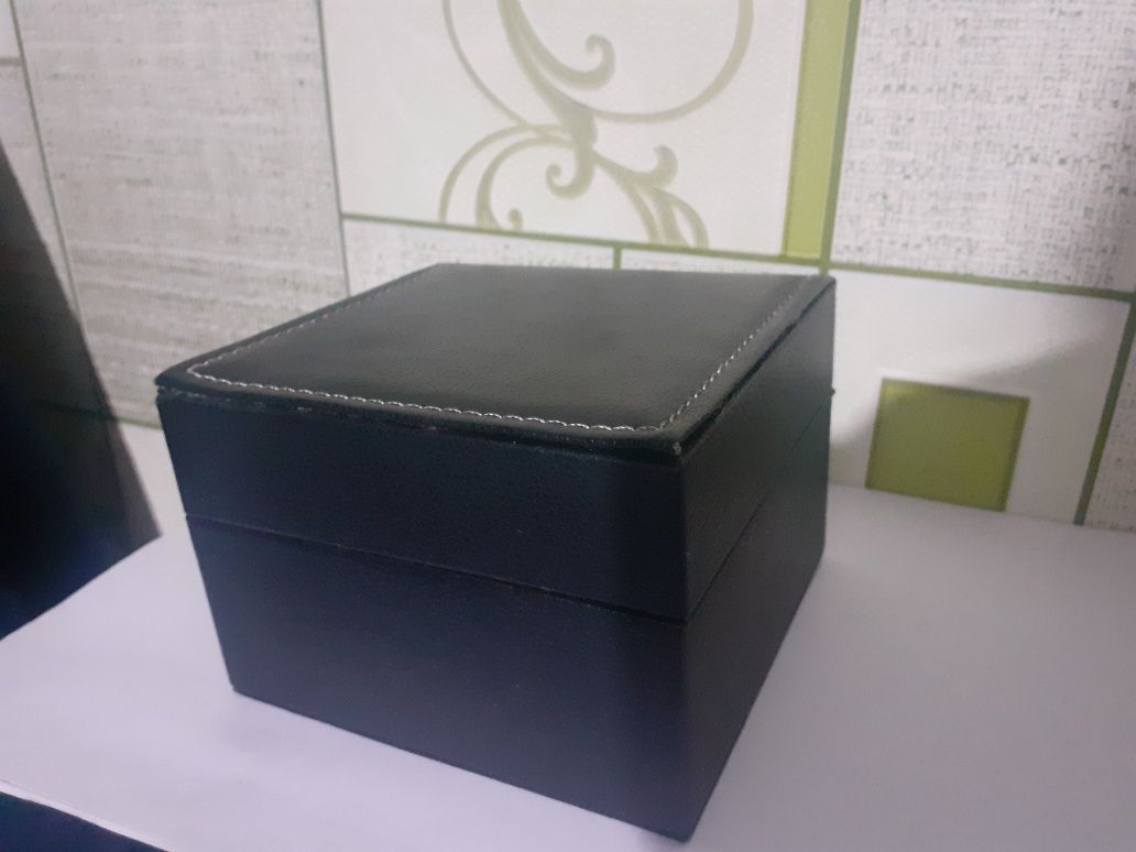 Коробка  из под  часов