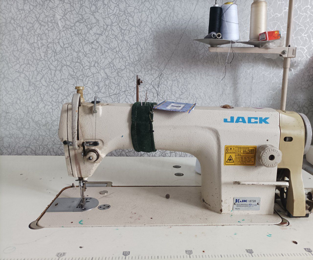 Продам профессиональную швейную машинку